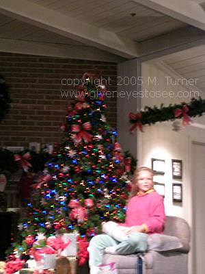 xmas-eve05-cop-tree.jpg